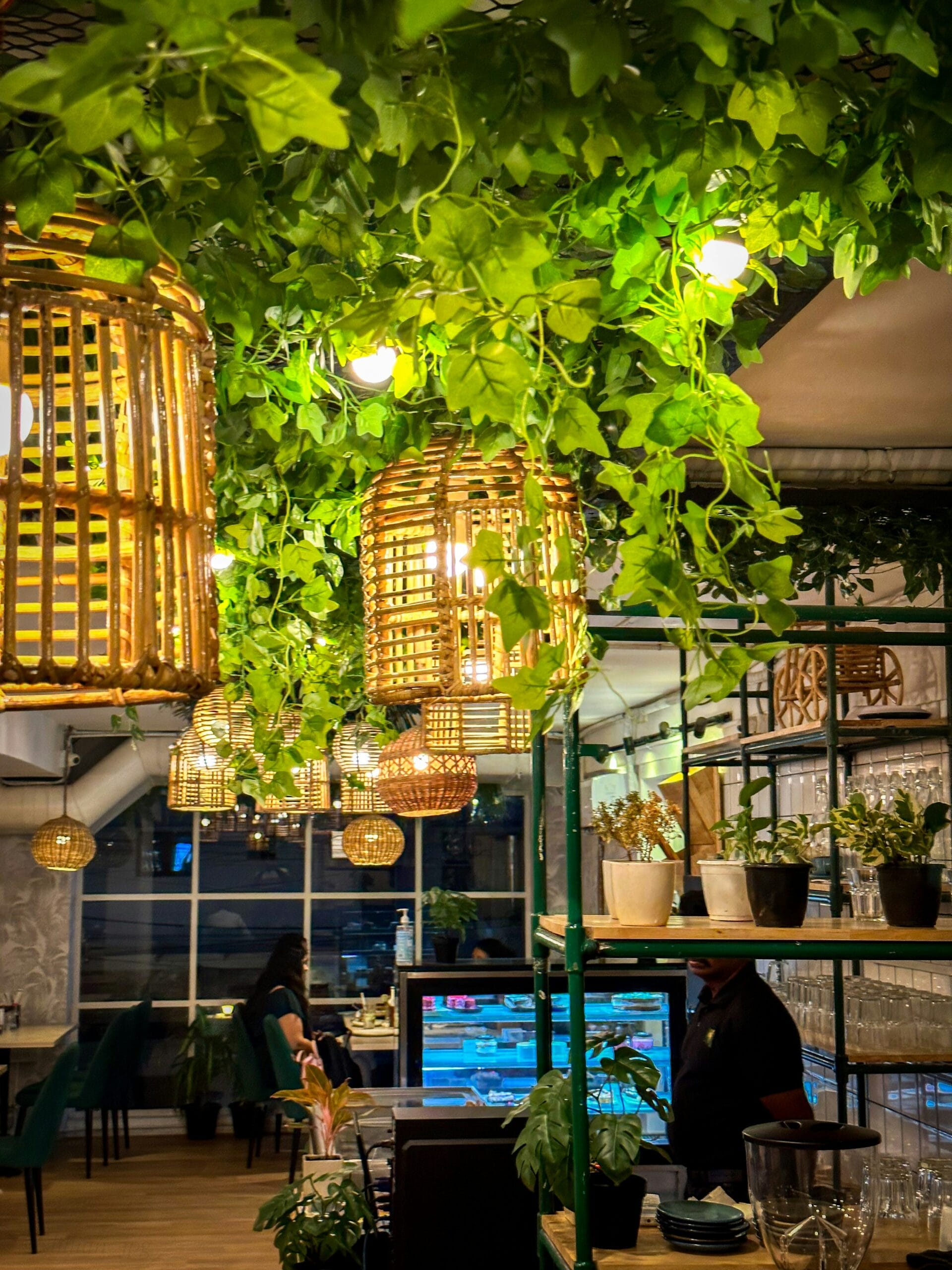 Plafond végétal restaurant